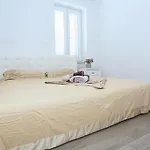 Zane شقة